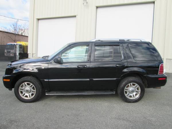 2005 Ford Explorer 2dr LWB