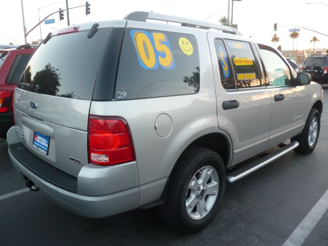 2005 Ford Explorer ESi