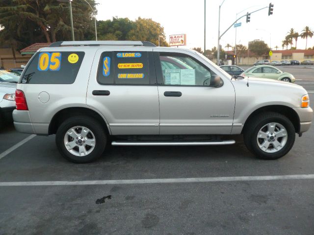 2005 Ford Explorer ESi