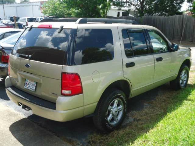 2005 Ford Explorer ESi