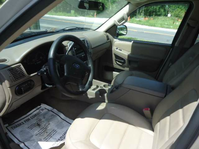 2005 Ford Explorer ESi