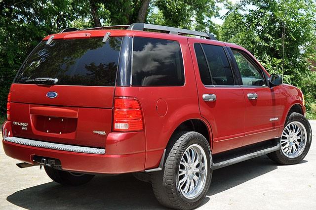 2005 Ford Explorer ESi