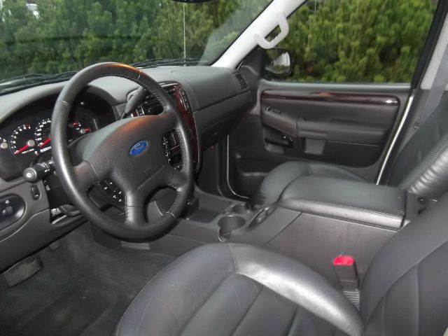2005 Ford Explorer 2dr LWB
