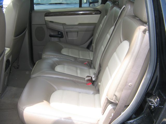 2005 Ford Explorer LT CREW 25