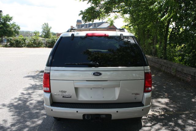 2005 Ford Explorer 2dr LWB