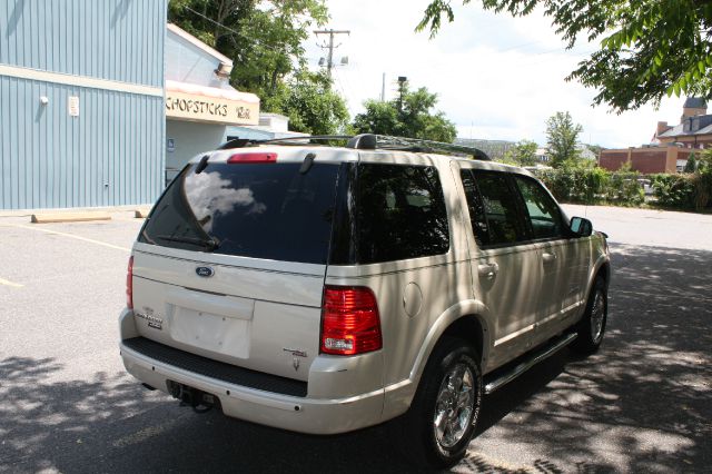 2005 Ford Explorer 2dr LWB
