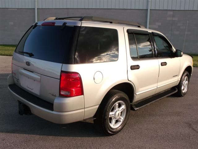 2005 Ford Explorer ESi