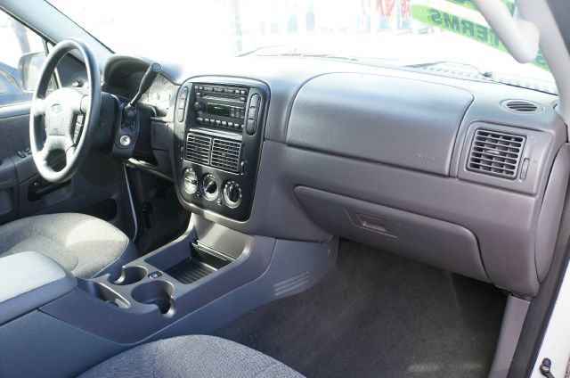 2005 Ford Explorer LT CREW 25