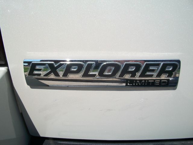 2006 Ford Explorer 2dr LWB