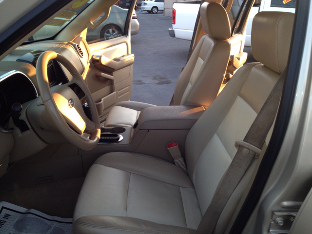 2007 Ford Explorer LTZ CREW 25