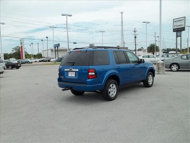 2010 Ford Explorer ESi