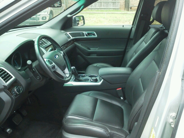 2013 Ford Explorer SLT 25