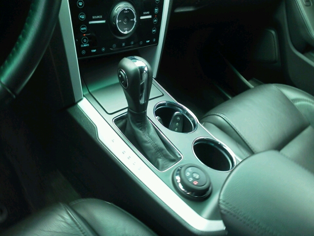 2013 Ford Explorer SLT 25