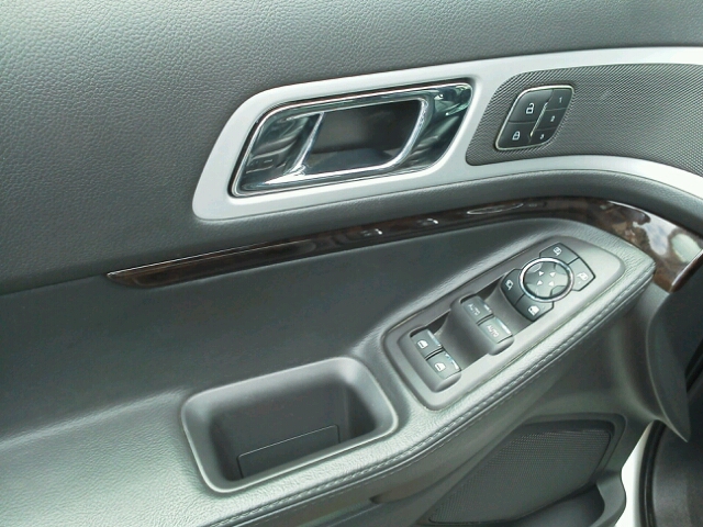 2013 Ford Explorer SLT 25