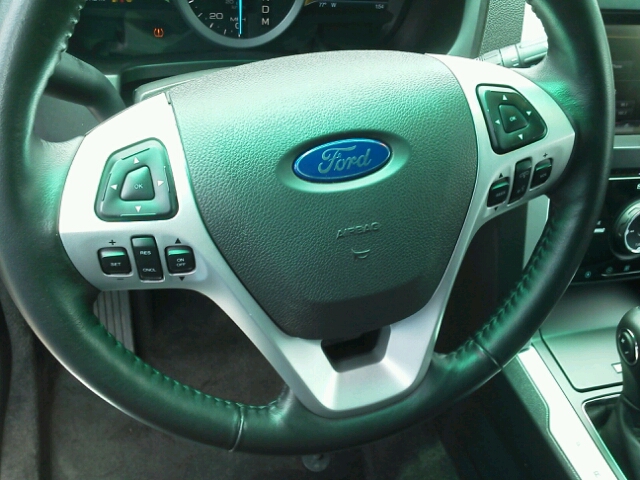 2013 Ford Explorer SLT 25