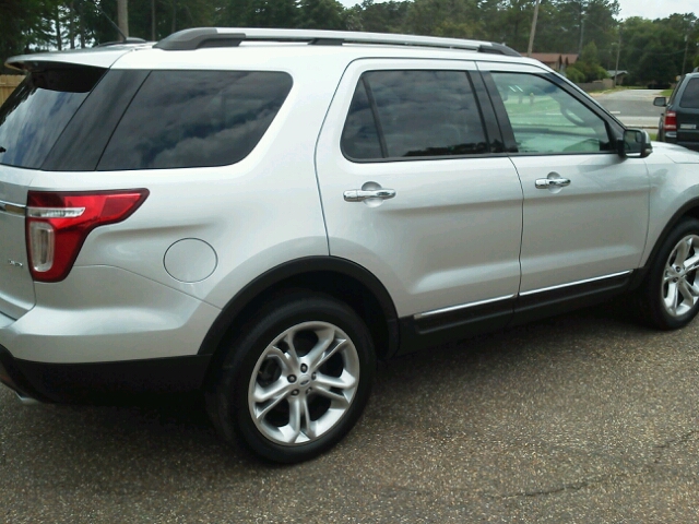 2013 Ford Explorer SLT 25