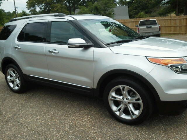 2013 Ford Explorer SLT 25