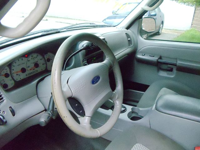 2003 Ford Explorer Sport Trac 2WD 2dr Supercab 126 Inch XL Truck