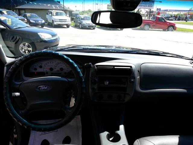 2005 Ford Explorer Sport Trac XLT 4X4 W/third Row Seating
