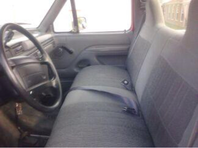 1996 Ford F-150 2dr Reg Cab 135 WB Truck