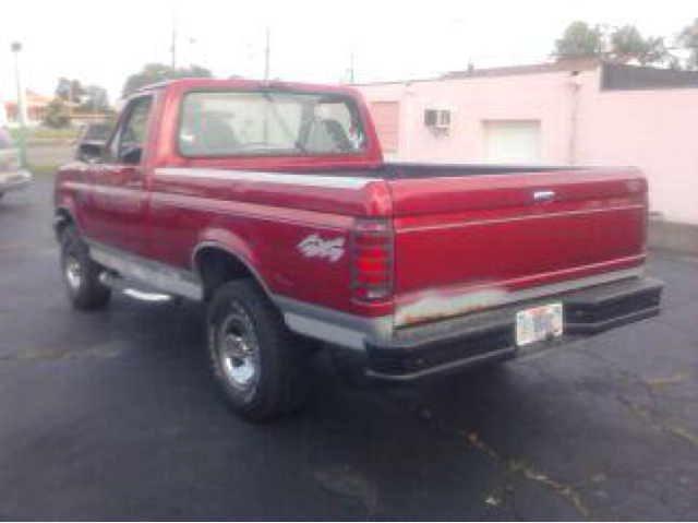 1996 Ford F-150 2dr Reg Cab 135 WB Truck