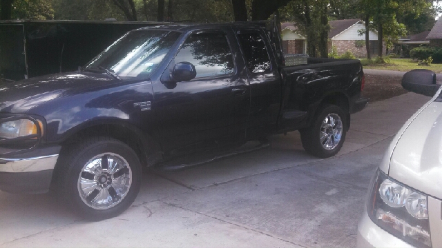 1999 Ford F-150 SLE 5.3L V8 4WD 9 Passenger ABS TC