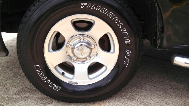 2003 Ford F-150 SL Short Bed 2WD