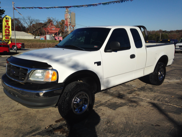 2003 Ford F-150 XL 2WD Reg Cab