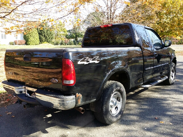 2003 Ford F-150 XL 2WD Reg Cab
