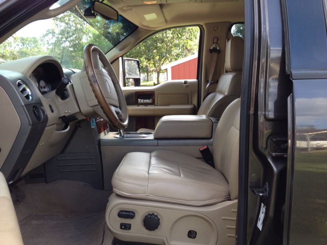 2005 Ford F-150 Club Cab 131 WB