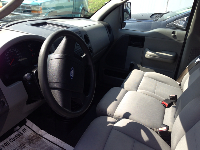 2005 Ford F-150 Crew Cab Short Box 2-wheel Drive SLE