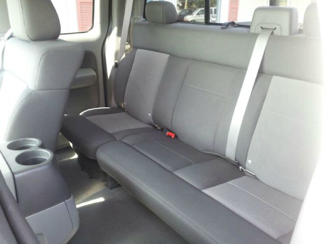 2006 Ford F-150 XL 2WD Reg Cab