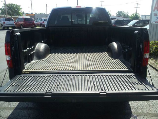 2006 Ford F-150 XL 2WD Reg Cab