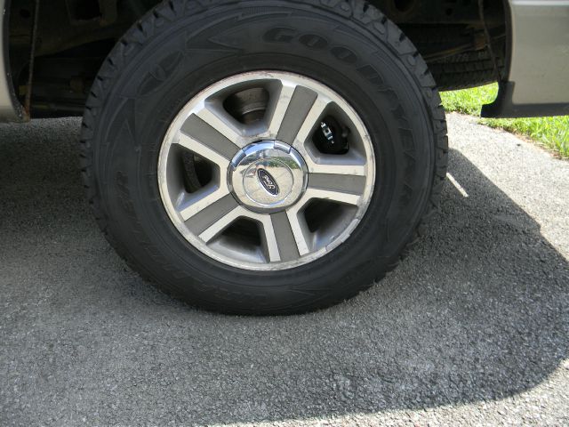 2006 Ford F-150 XL 2WD Reg Cab