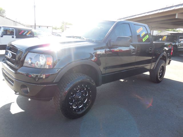 2007 Ford F-150 Crew Cab 156 Inch XLT 4WD 4x4 Truck