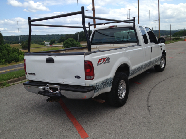 2004 Ford F-250 SD XLT Supercrew Short Bed 2WD