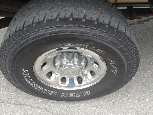 2004 Ford F-250 SD XL 2WD Reg Cab