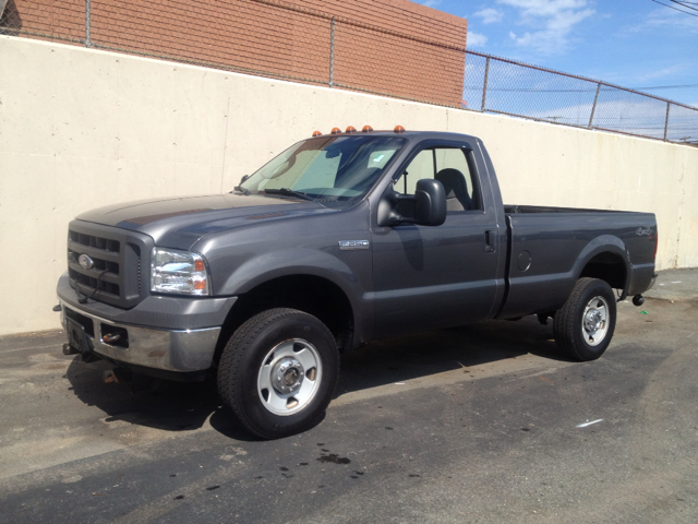 2005 Ford F-250 SD Crew Cab Short Box 2-wheel Drive SLE