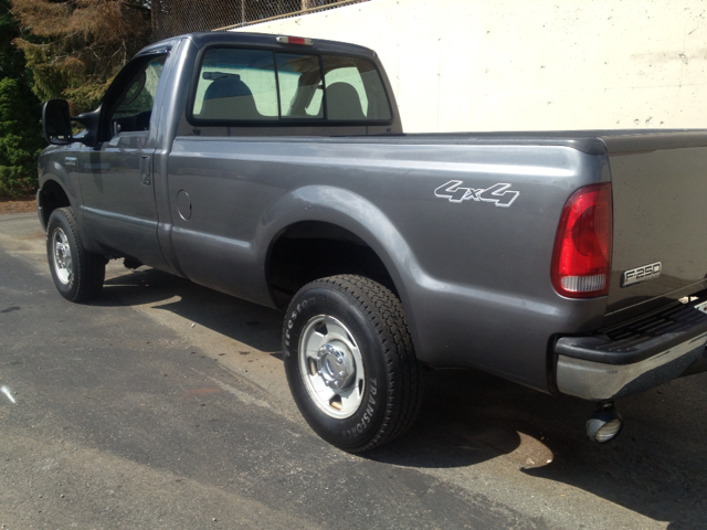 2005 Ford F-250 SD Crew Cab Short Box 2-wheel Drive SLE