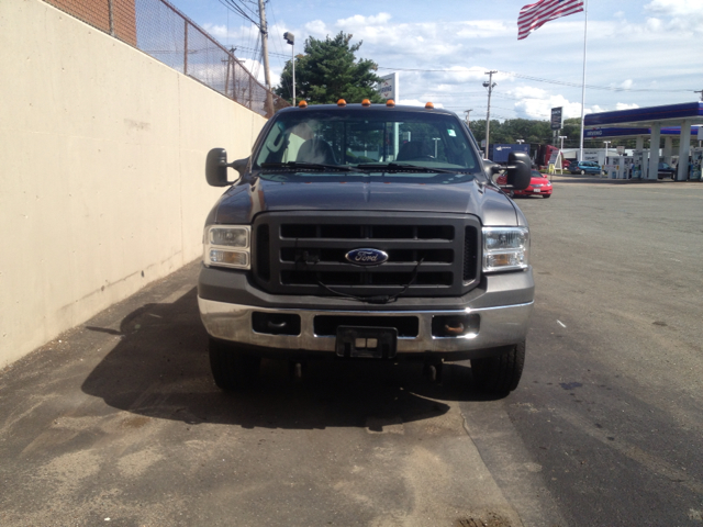 2005 Ford F-250 SD Crew Cab Short Box 2-wheel Drive SLE