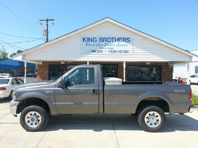 2005 Ford F-250 SD Crew Cab Short Box 2-wheel Drive SLE