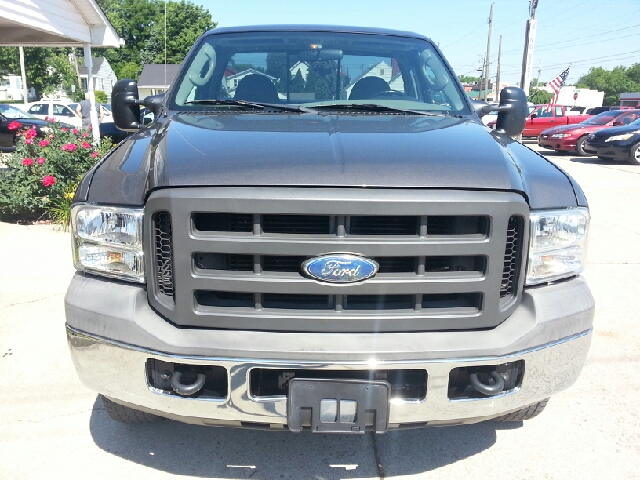 2005 Ford F-250 SD Crew Cab Short Box 2-wheel Drive SLE