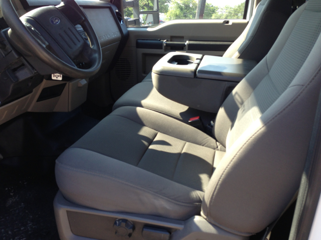 2009 Ford F-350 SD Leather Trimmed Bucket Seats-d