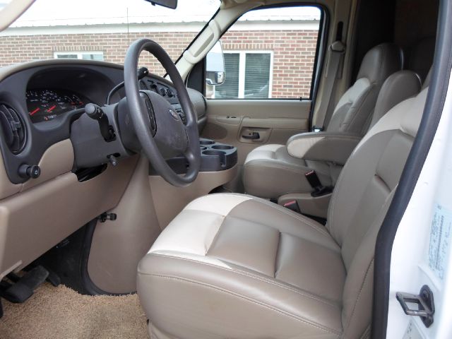 2008 Ford F-450 3.8 Sedan