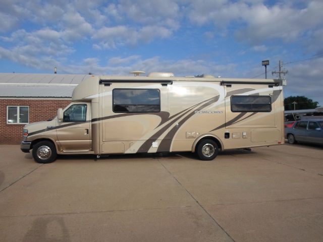 2008 Ford F-450 3.8 Sedan