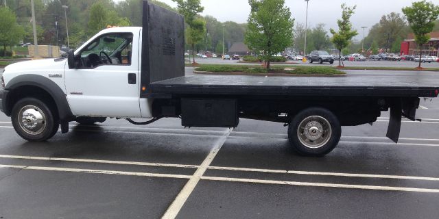 2005 Ford F-550 29