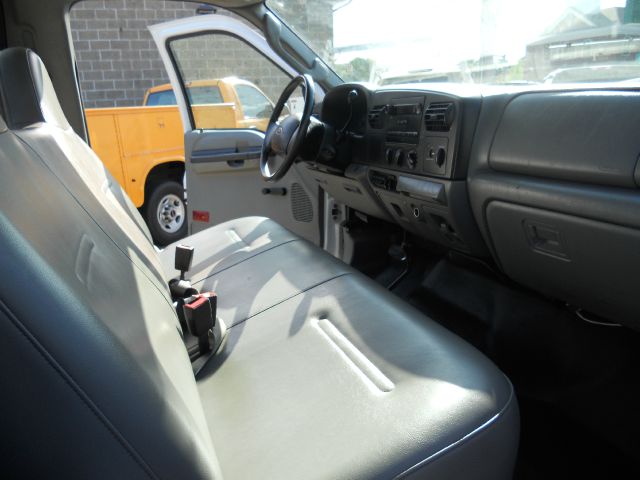 2006 Ford F-550 4X4 RACKBODY 530i Sport Package