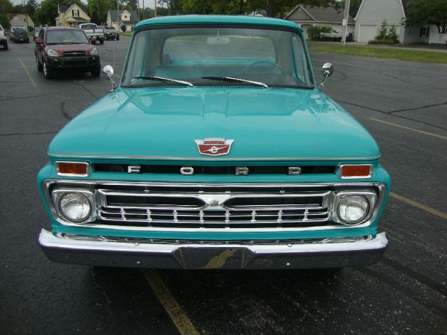 1966 Ford F100 4dr Sdn 1.9L