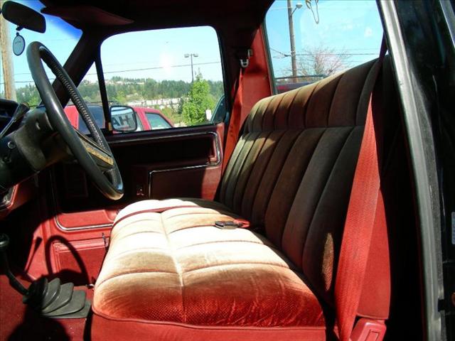 1985 Ford F150 LS HD 4X4 Plow