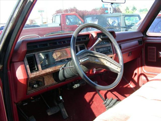 1985 Ford F150 LS HD 4X4 Plow